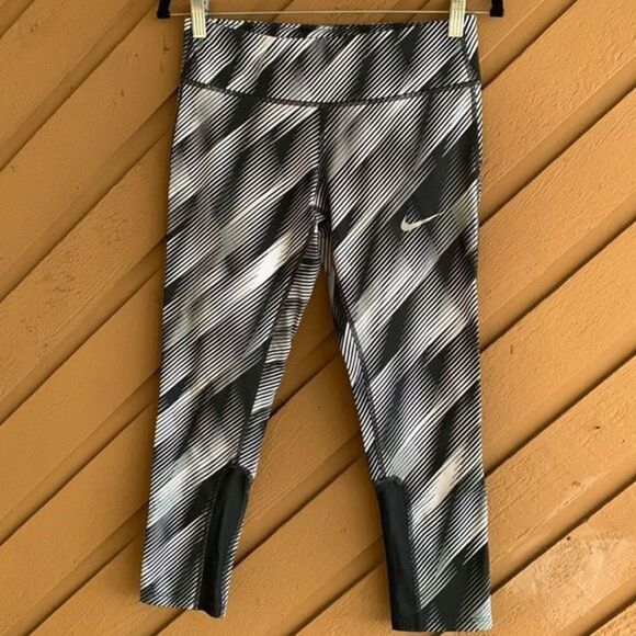 Nike Dri-Fit Black & White Striped Cropped Leggings - Picture 1 of 7